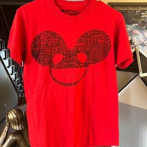 Unisex t-shirt.